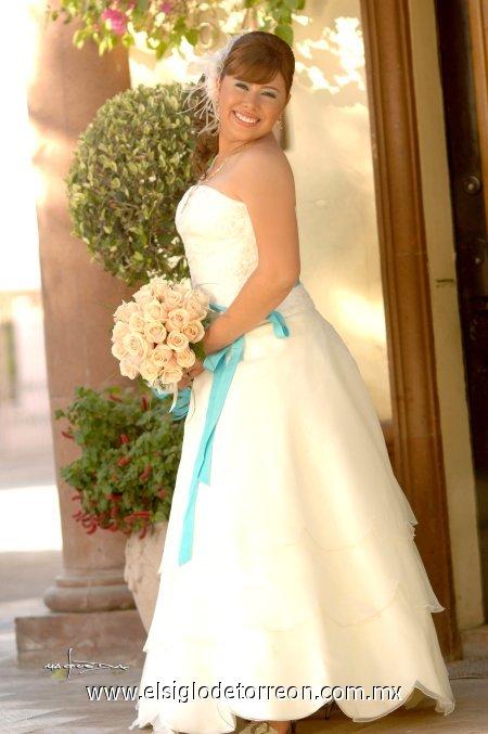 Srita. Laura Victoria Mata Ávalos festejó sus quince años con una emotiva ceremonia de acción de gracias en la parroquia de San Felipe de Jesús el sábado diez de noviembre de 2007.