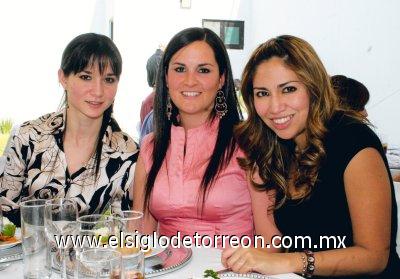 Cristina Viesca, Nathalie Poulin y Vanessa Flores.