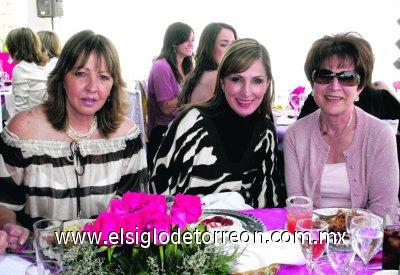 Tom Fernández Echevarria, Rosario González Lamberta y Norma Franck.