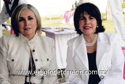 Kathy Amarante de Madero y Lupita Maisterrena de Díaz de León.