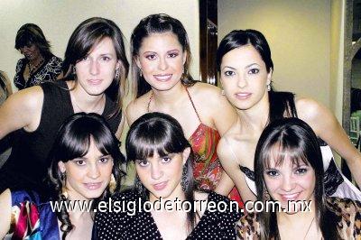 Mariana Larrinaga, Ana Lucia Urrutia, Pily González, Mary Carmen, Marina y Mary Carmen Fernández.