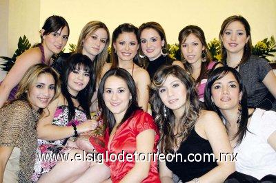 Ana Lucia Urrutia en compañía de Liliana Madrazo, Adriana y Gabriela Pinto, Ana Gaby Treviño, Viridiana Reyes, Rosanita Chávez, Karla Atilano, Paty Cano, Lorena Yarza y Mariana Albores.