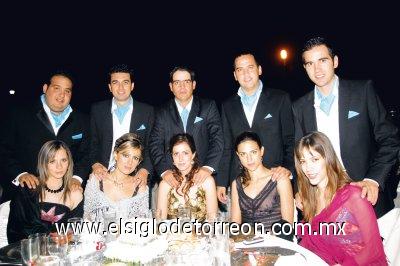 Armando Valdéz y Bárbara García, Beto Rosales y Karla Zúñiga, Ignacio Martínez y Bego Zarragoicoechea de Martínez, Rogelio Cuellar y Daniela Murra de Cuellar, Manolo Fernández e Ivette Cornú.