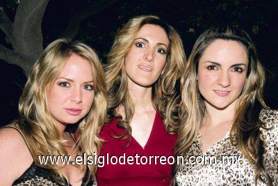 Aída Sambucci, Valeria y Natalia Muñoz.