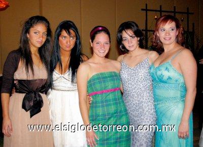 Valeria y Alexia Villegas, Adriana y Gaby Torres y Verónica Ledesma.