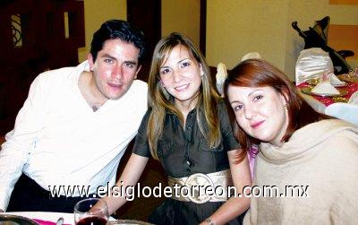 Santiago Andino, Catalina de Andino y Valeria García.