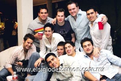 Los Cowboys y los Zars junto a Fernando Veyan.