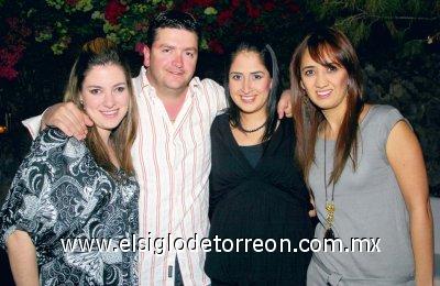 Paola Boehringer de Veyán, Alejandro Veyán, Laura y Bárbara Luévanos.