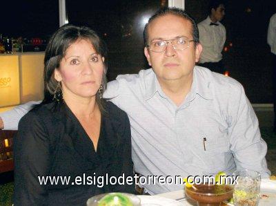 Ethel y Carlos Acevedo.