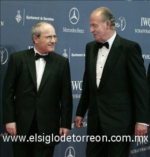 El Rey Juan Carlos asistió en el Palau Sant Jordi de Barcelona a la gala de los premios Laureus, en la que se dio cita la elite del deporte mundial.

El rey Juan Carlos (der.) y el presidente de la Generalitat, Jose Montilla (izq.).