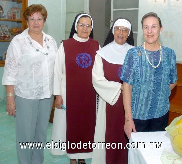 01042007
Ofelia Samia, Madre Carmelita, Madre Goretti y Maye Peressini