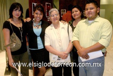 03042007
Citlalli Valdez, Evale García, Eva Martínez. Leonor Flores y Raúl García