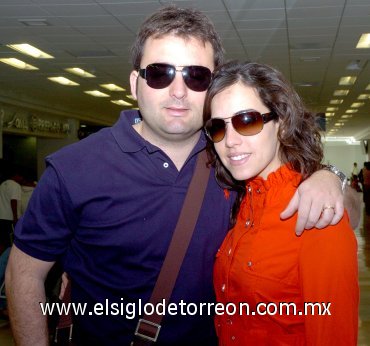 12042007
Fernanda Duéñez y Julio Alonso viajaron a la Ciudad de México