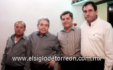 08042007
José Antonio Murra, Rodolfo Castro, Jesús Campos y Cándido García, anfitriones de la pasada reunión del Club Sembradores de Torreón.