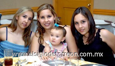 12042007
Ana Érika, Samantha y Scarlett Fernández Campa y la pequeña Sofía Gómez Fernández