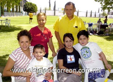 12042007
María Antonia, Fernando Vielma, Flor Elizabeth Juárez, Jacobo, Lidia de Juárez y José María Juárez