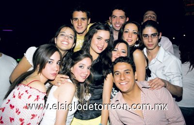 Marytere, Diana, Marilu, Carlos, Emma, Javier, Carmen, entre otros