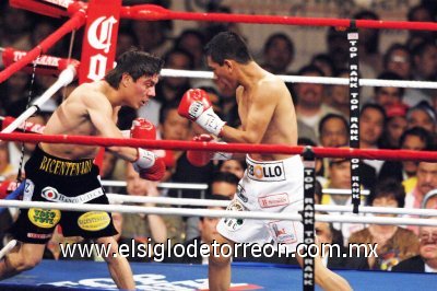 El peleador originario de Los Mochis, Sinaloa, terminó la refriega contra Mijares con la cara ensangrentada por cortes en el puente de la nariz y la ceja izquierda tras recibir castigo del monarca mundial en la división supermosca.