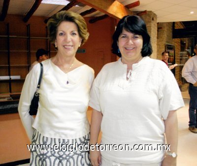 Josie Reynoard de Iriarte y Gaby Nava.