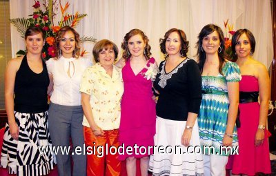 Se casará prontoÁngela García de Alba de García, Martha Rodríguez de García de Alba, Esther Hiriart de García de Alba, la novia, Estela González Montemayor de Camarillo, Cynthia y Pamela Camarillo