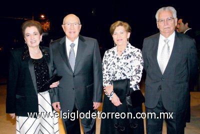 Carmelita Dueñes de Gómez, Manuel González García, Ana María L. de Amarante y Luis Amarante.