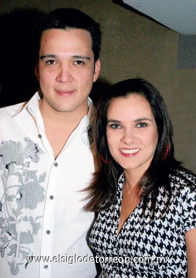 Enrique Cervantes y Marthy Dávila.