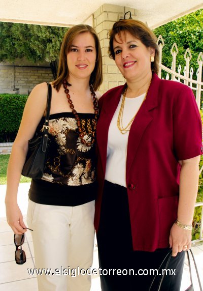 Rosario y Ángela García de Alba.