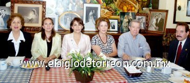 13042007
Pilar Hernández de León,Pilar de Sánchez Russek, María de la Luz de Méndez, Josie de Iriarte, Ramón Iriarte e Ignacio Méndez Lastra