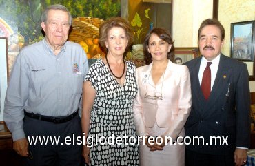 13042007
Ramón y Josie Iriarte, Lucero e Ignacio Méndez anunciaron el desfile Las Bodas del Centenario