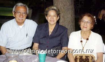 18042007
Armando Barraza, Guadalupe de Barraza y Gloria Casillas