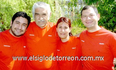 21042007
Filiberto Castillo, Beto Castillo, Elvira Castillo de Gómez y Alejandro Gómez