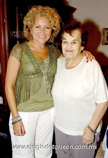 21042007
Señora Martha Hernández en compañía de su hija Luisa Fernanda