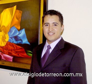 22042007
Guillermo García Ochoa junto a una de sus obras.