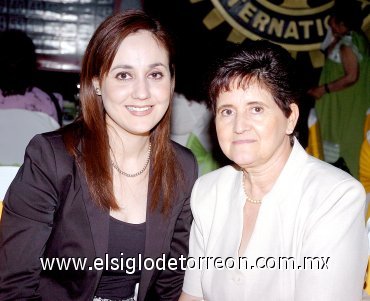 23042007
Lizette Baltiérrez con su mamá Lisdia Baltiérrez