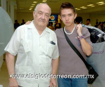 25042007
Julio y Rodrigo Muñóz viajaron a Madrid, España