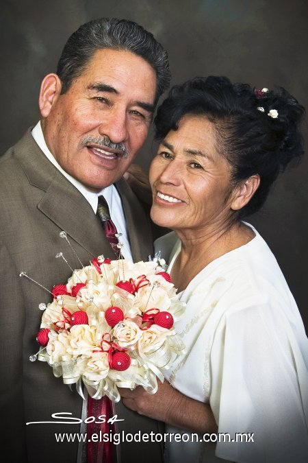 Sr. Joel Salas Herrera y Sra. María de los Ángeles Galicia de Salas celebraron sus bodas de Rubí el pasado cinco de febrero de 2007, en compañía de sus hijos y familiares


Sosa