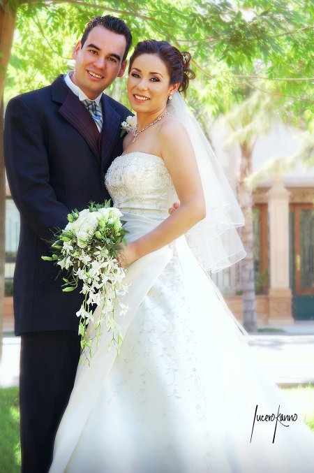 Sr. Édgar Pavón Amador y Srita. Jovana Pamela Rascón Chávez  recibieron la bendición nupcial en la parroquia Los Ángeles, el sábado 21 de abril de 2007.


Lucero Kanno