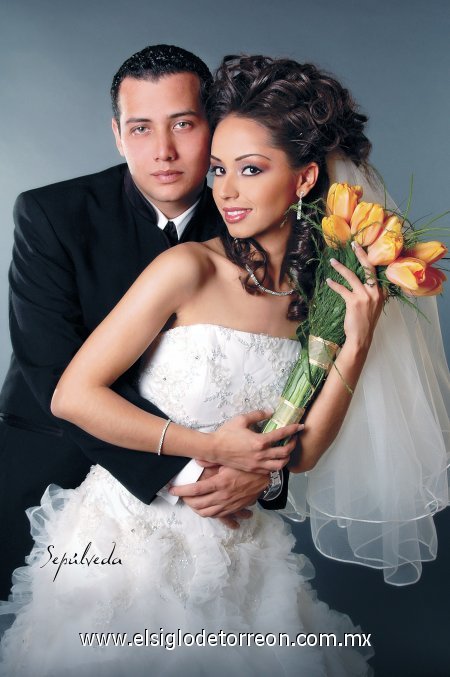 C.P. Carlos Felipe Arias Mendoza y L.P. Laura Patricia Askins Sustaita y contrajeron matrimonio en la parroquia de la Sagrada Familia, el sábado 17 de febrero de 2007.


Sepúlveda