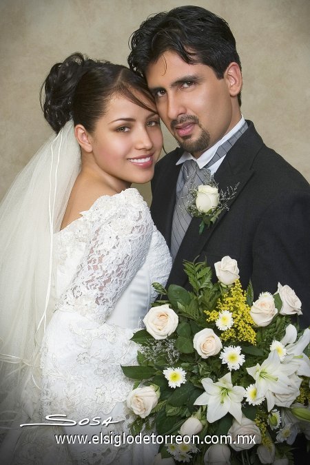 Sr. Abdiel Aguilar Hernández y Srita. Victoria Elizabeth García Núñez contrajeron matrimonio en la iglesia La Luz del Mundo, el domingo 22 de abril de 2007.


Sosa