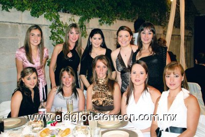 Rocío de Gamboa, Coya de Medrano, Vilma de Espinosa, Silvia de De Anda, Deneb de Nohra, Laura de Samaniego, Malusa de Cuellar, Gaby de Salazar, Ale Roca de Ramos e Ileana de Calderón.