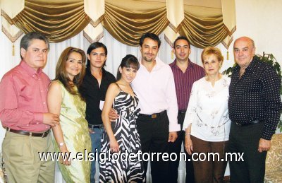 Heriberto Reyes Villa, Mayela Arroyo de Reyes, Gerardo Reyes Arroyo, los novios, Gerardo Tavera Gurza, Judith Gurza de Tavera y Gerardo Tavera Madero.