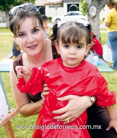 Loreto Guajardo de Cruz con su hija Loreto Cruz Guajardo.