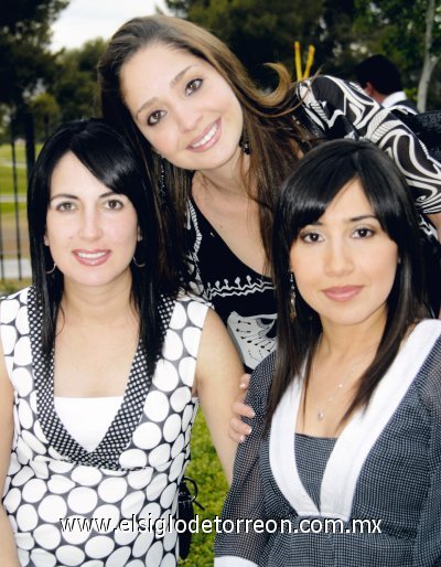 Iliana Garza Tijerina de Jalife, Andrea Valencia y Claudia Estrada.