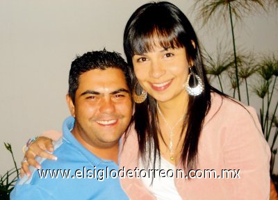 Juan Carlos Gómez Flores y Amy Reyes de Gómez.