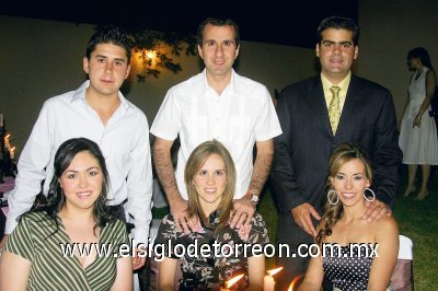 Juan Carlos Vargas y Katryn Kort, Jorge Batarse y Miriam Martínez de Batarse, Ángel Sobrino y Sabina Rubio de Sobrino.