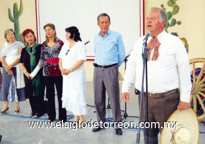 Homenaje a Pedro Infante
Ruth Isaís Antuna, María Elisa Garagarza de Madero,  María Luisa Berrueto de Pérez, Gabriela Nava, Antonio Burillo y Carlos Jalife García.