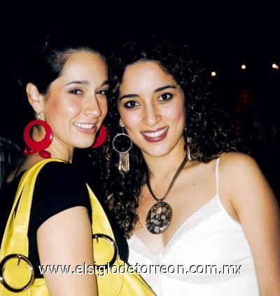 Marcela Alba y Karen Rojas.