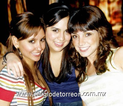 Cova Murra, Aitana Sánchez y Valeria González.