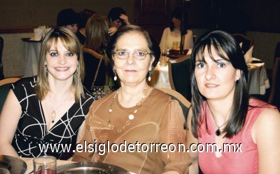 Angélica Botello de Habib, Blanca Sánchez de Habib e Ivonne Habib de Kabande.