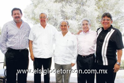 SEMBRADORES DE TORREÓN
Nico Papadópulos, Hugo García, Ricardo Cisneros, Jesús Campos y Hugo Chiffer.